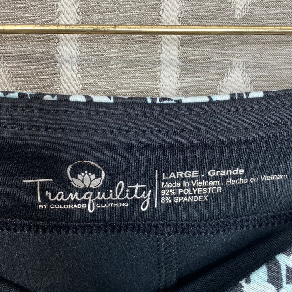 Tranquility by Colorado Clothing Athletic Skort Blue Floral Size: Large - Picture 3 of 4